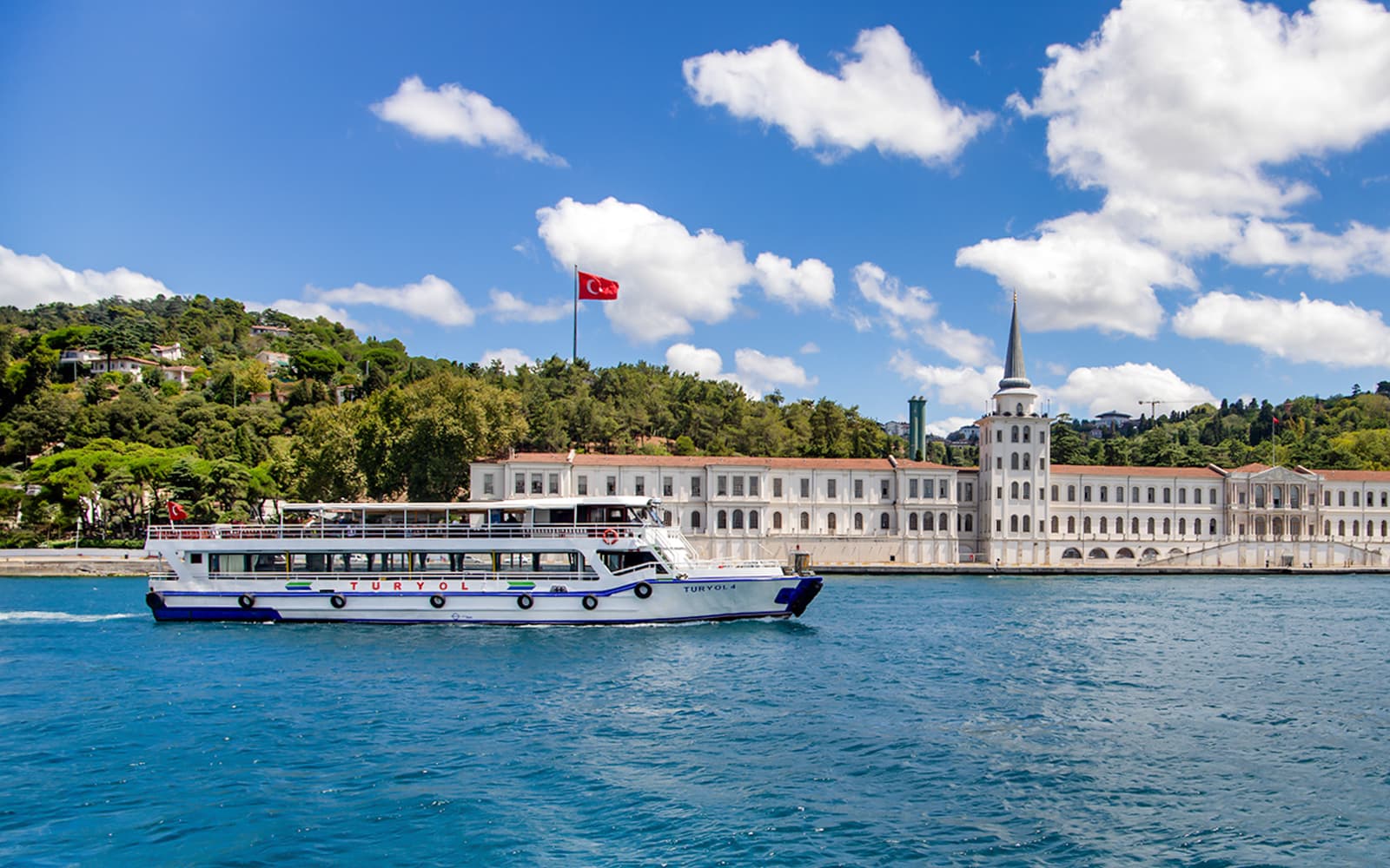 Bosphorus Sightseeing Cruise with Optional Audio Guide