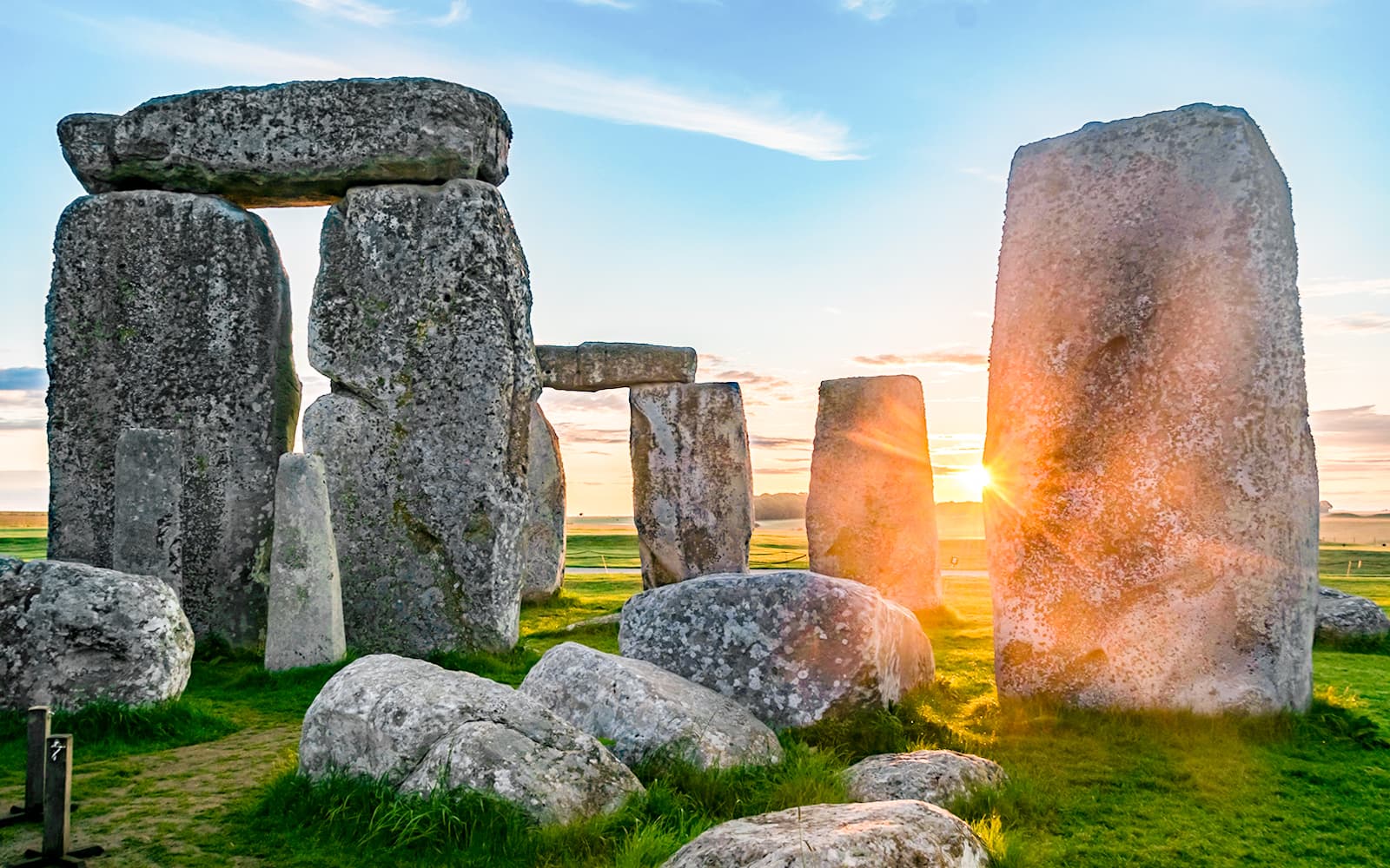 From London: Full-Day Guided Tour of Stonehenge & Avebury
