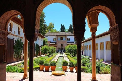 Visita guiada de 10 dias a Marrocos e Andaluzia saindo de Madri