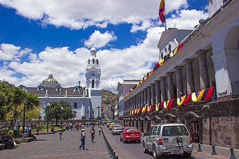 Quito Old Town Tour med gondoltur og besøk til ekvator