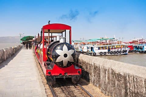 All inclusive Elephanta Caves Guided Tour
