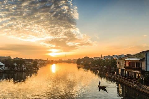 Shanghai Zhujiajiao Ancient Town und leckeres Essen Tour