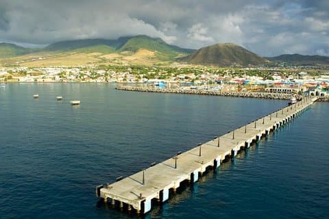 Eksotisk østurtur fra Basseterre