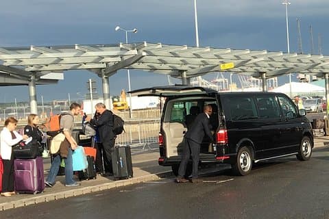 Gedeelde rit Southampton Cruise Port Aankomst naar Heathrow Airport of Londen