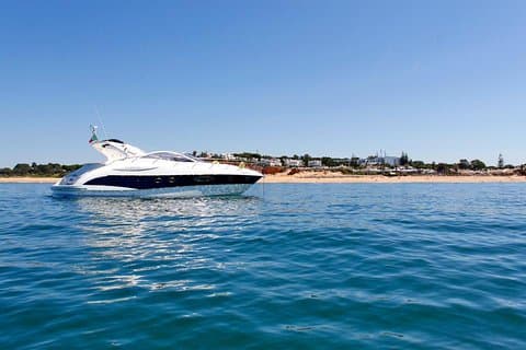 Location d'un yacht de luxe avec son équipage