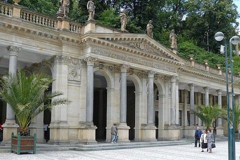 Moser Glassworks og Jan Becher Museum og Karlovy Vary Private Tour fra Praha