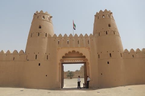 Passeios pela cidade de Al Ain - Museu Al Ain & Fortes e Mercado de camelos e mesquitas e muito mais
