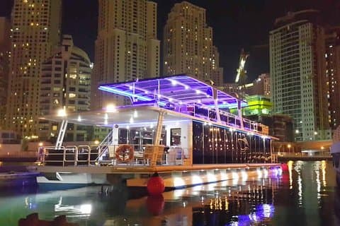 Dubai Dinner Dhow Cruise: cena con spettacolo dal vivo a bordo della Arabian Cruise