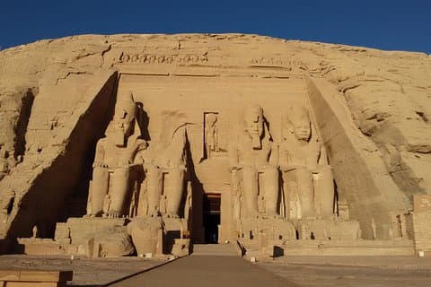 Excursão noturna de Luxor a Abu Simbel