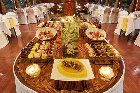 Dhow Cruise-diner in de jachthaven van Dubai