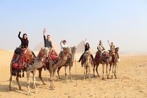 Oplev Giza-pyramider, Sakkara og Memphis med privat vejledning & frokost og kamel Inc