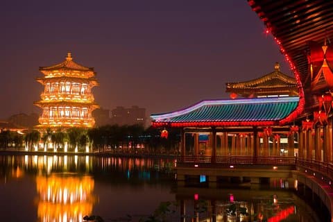 Tour nocturno de Xian en Tang Paradise con guía turístico privado