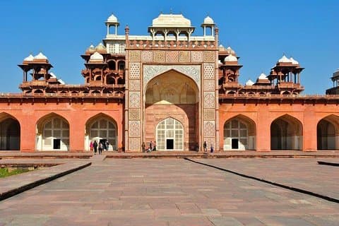 Dorf Spaziergang in der Umgebung von Akbar Tomb