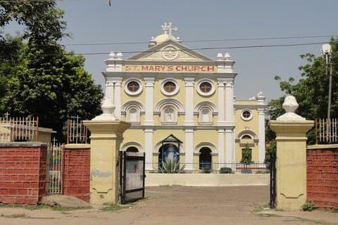 Besuchen Sie die berühmten Kirchen mit Taj Mahal Sunrise Tour