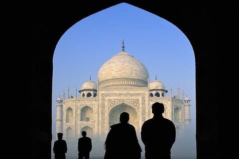 Romantisk bryllupsrejse tur i Taj Mahal Suroundings
