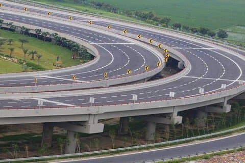 Smooth Departure Transfer by Car from Agra to Lucknow