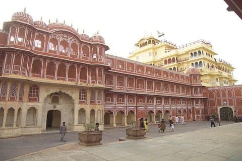 Budsjett Transfer fra Jaipur til Udaipur med Chittorgarh besøk