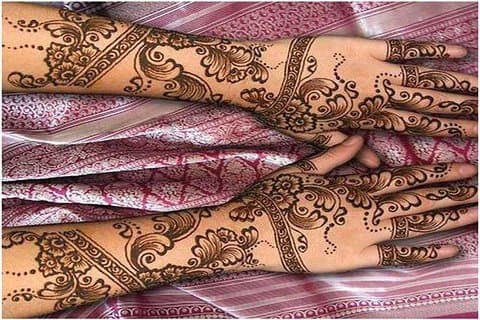 Henna application session with dinner