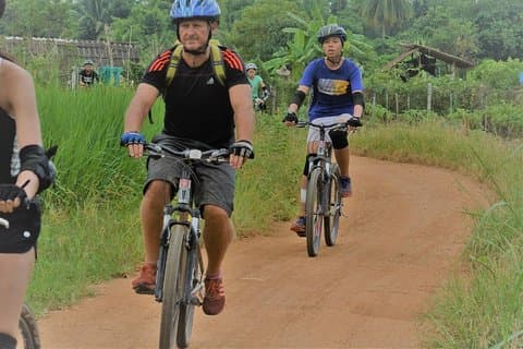 Excursión de día completo en kayak y en bicicleta en el Parque Nacional de Sri Lanna