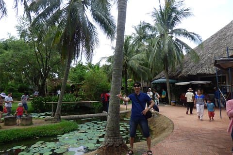 Halv dag Cu Chi tunnel Morning Daily