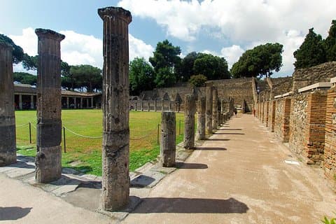 Visita completa sin colas a Pompeya con guía arqueólogo