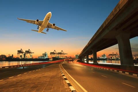 Transfer particular do aeroporto de uma maneira de Bucareste