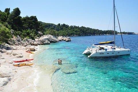 Äventyrssegling 4 nätters Dubrovnikkryssning på Huck Finn Cat