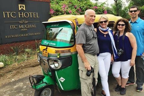 Skip the Line: Excursão de meio dia pelo Taj Mahal por TUK TUK