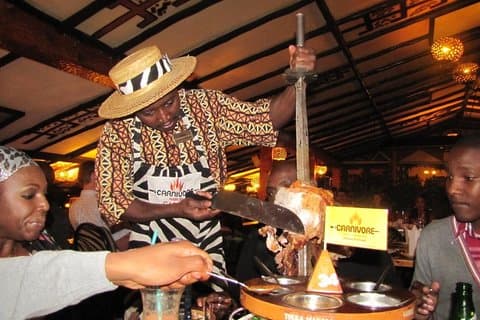 Carnivore Restaurant Nairobi Experiencia gastronómica-transporte