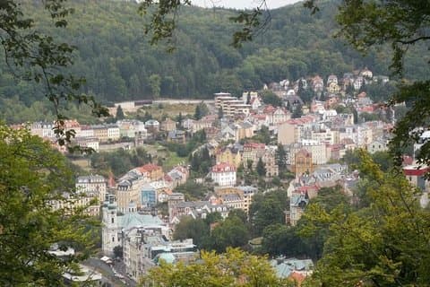 9 ore di tour privato della città di Karlovy Vary-Spa in auto
