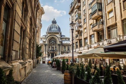Degustación de vinos en el casco antiguo de Bucarest - bandeja extra de quesos