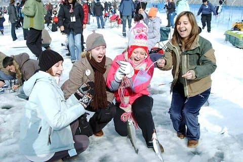 Isfiske Tour - Hwacheon Sancheoneo Ice Festival Dagstur från Seoul