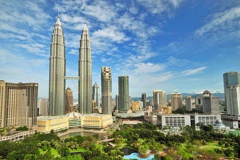 Tour di KualaLumpur: Twin Tower con pranzo, grotte di Batu, peltro di Selangor