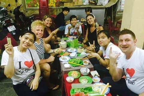 Hue Street Food Tour om natten av Scooter