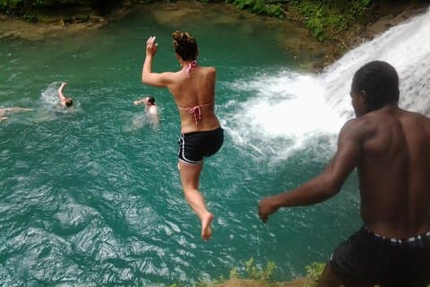 Agujero azul y tubería pluvial de Montego Bay.
