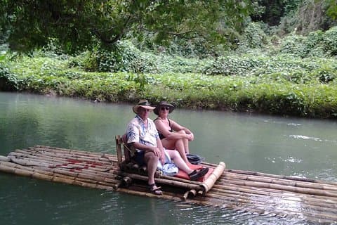 Falmouth-Landausflug: White River Bambusfloß, Dunn's River Falls