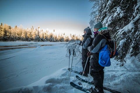 Aventure de ski dans l'arrière-pays