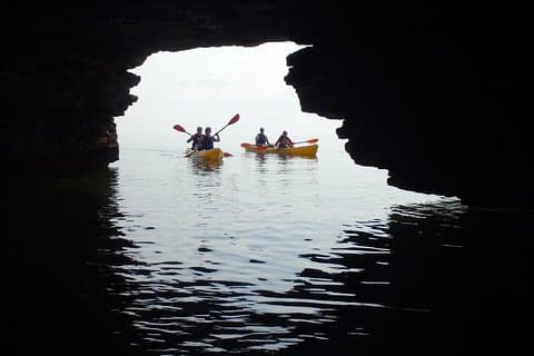 Cave Point Kayak Tour