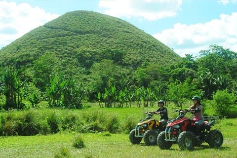 Excursion privée d'une journée de Cebu à Bohol avec Chocolate Hills et Loboc Cruise