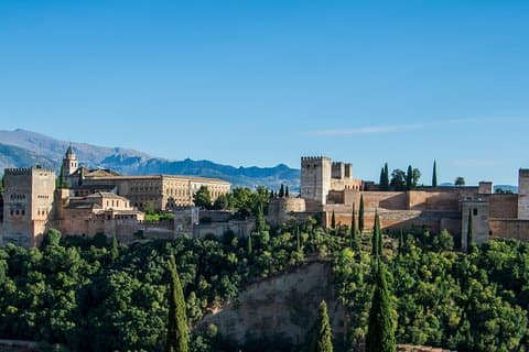 Alhambra Guided Tour & Albaicin Tour from Seville