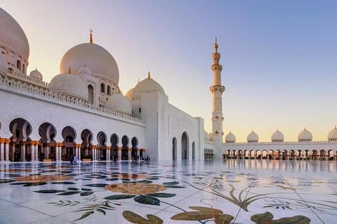 Recorrido privado de día completo por la ciudad de Abu Dabi con visita al templo BAPS