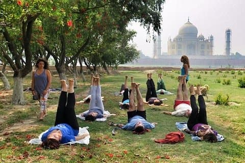 One Hour Yoga Session med udsigt til den smukke Taj Mahal