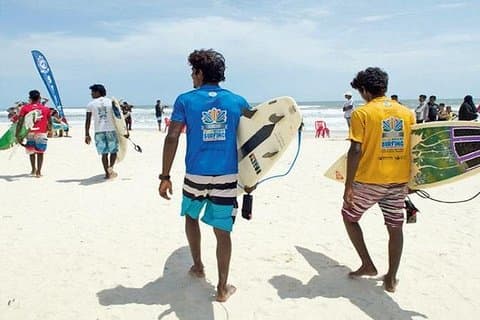 Surfen en peddelboarden les in Chennai
