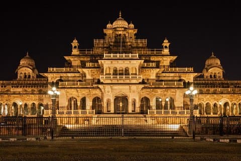 Private Nachttour durch das ikonische Jaipur und Abendessen mit der Familie Rajput