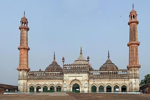 Private Victoria Walk in Lucknow