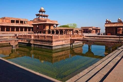 Privat transfer - Jaipur til Agra via Fatehpur Sikri med lunsj