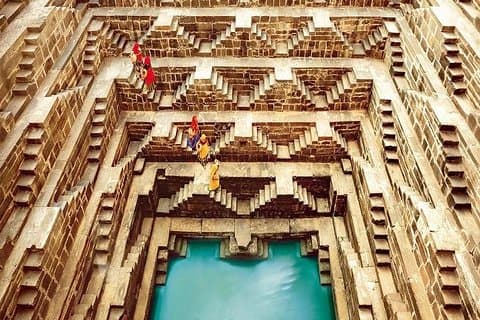 Ein Wunder der Wassertechnologie - Indiens 11. Jahrhundert Chand Baoli Schritt gut