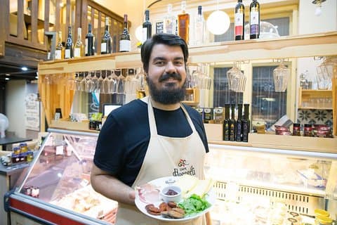 Budapest Food Crawl - Visite gastronomique hongroise avec dégustation de vin et café