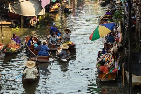 Excursion privée aux marchés ferroviaires et flottants de Maeklong