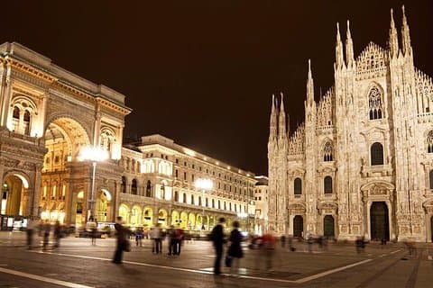 Tour di Milano illuminato per bambini e famiglie con gelato e pizza